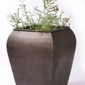 Planter P0028